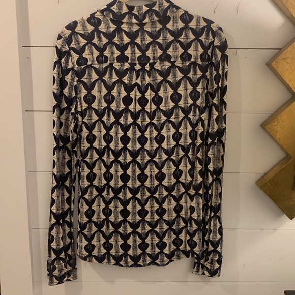 Tory Burch Kimber blouse XS navy and off white print. 2 pocket chest. NWTS - Picture 3 of 9